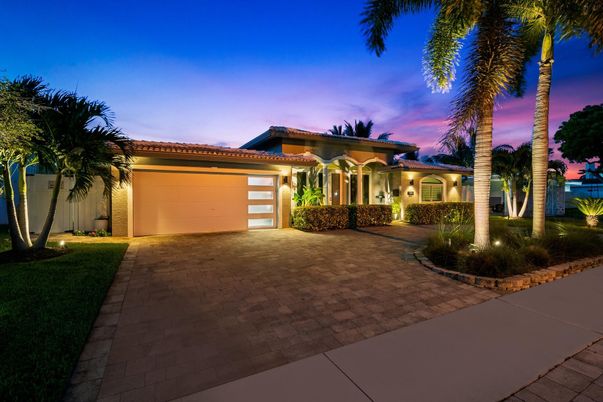 Attached, Exterior, Facade, Mediterranean
