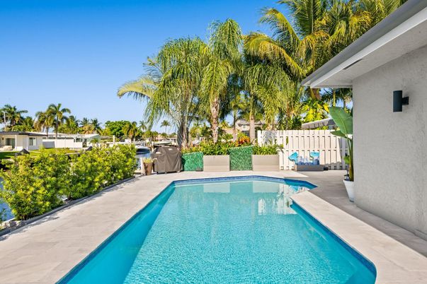 Exterior, Pool