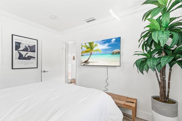 Bedroom, Interior, Water