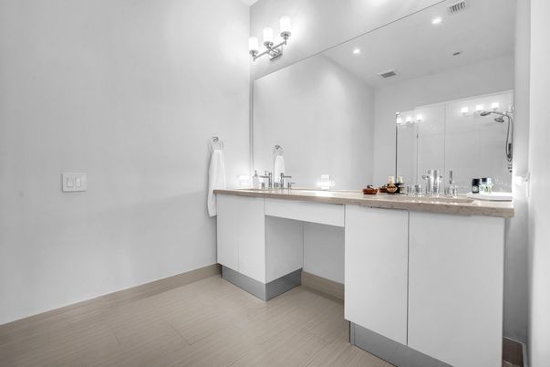 Bathroom, Dual Sink Vanities, Interior, Recessed Lighting