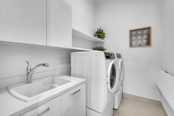 Interior, Washer, Wood Texture Flooring
