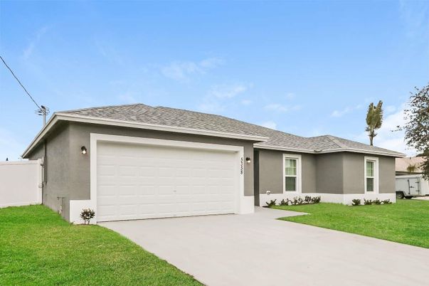 Attached, Exterior, Facade, Ranch