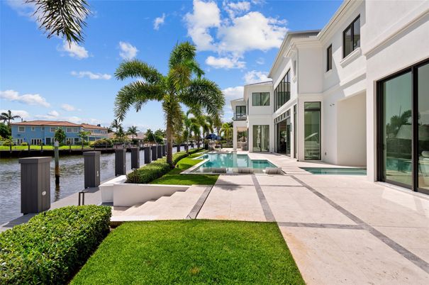 Exterior, Pool, Water