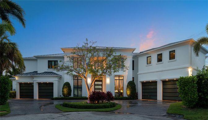 Attached, Exterior, Facade, Spanish Mediterranean