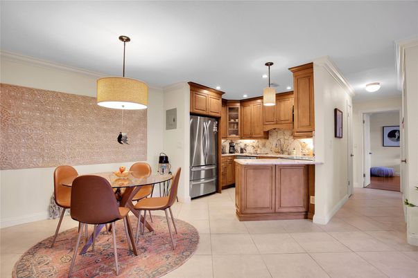 Dining room, Interior, Kitchen, Pendant Lights, Recessed Lighting, Stainless Steel Appliances