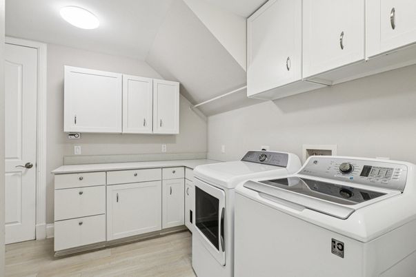 Interior, Washer, Wood Texture Flooring