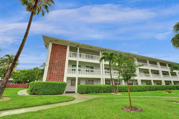 Exterior, Facade, Condo Building