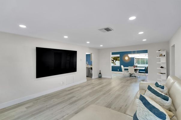 Dining room, Interior, Living room, Pendant Lights, Recessed Lighting, Wood Texture Flooring