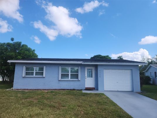 Attached, Exterior, Facade, Ranch