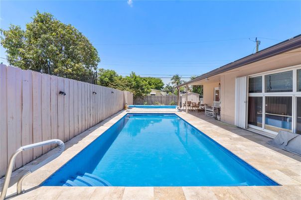 Exterior, Pool