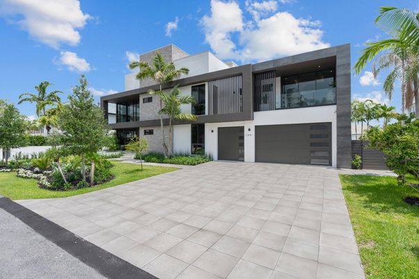 Attached, Backyard, Exterior, Facade, Modern