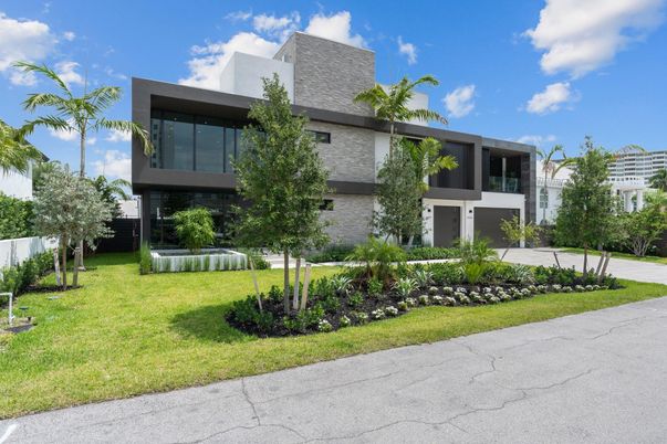 Backyard, Exterior, Facade, Modern