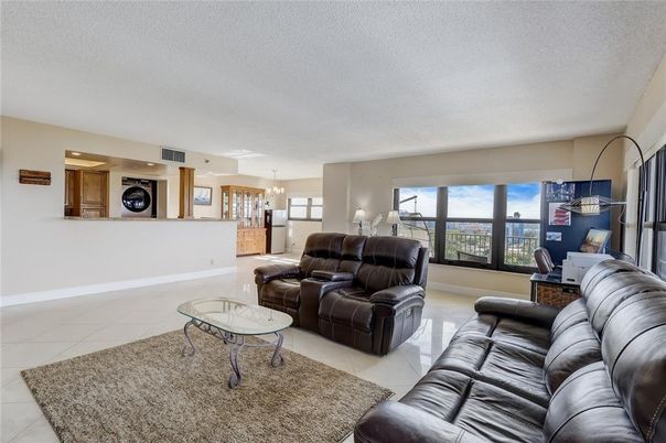 Chandelier, Dining room, Interior, Living room