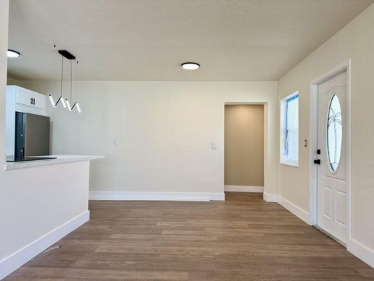 Interior, Pendant Lights, Wood Texture Flooring