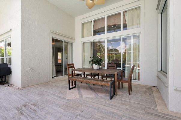 Dining room, Exterior