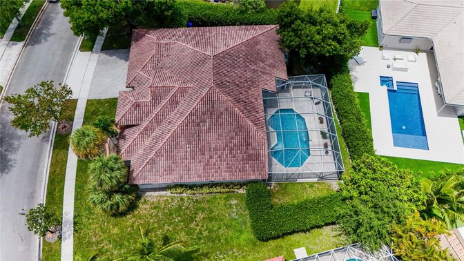 Exterior, Drone