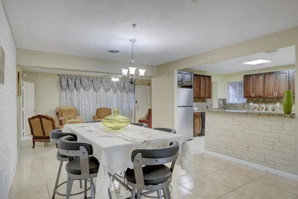 Chandelier, Dining room, Interior, Kitchen, Pendant Lights