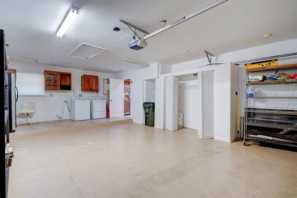 Garage, Interior, Washer