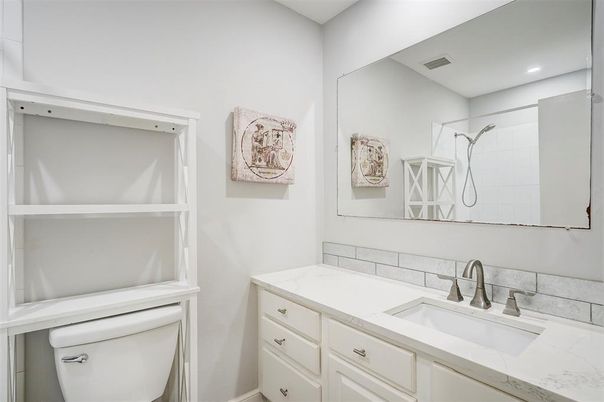 Bathroom, Dual Sink Vanities, Interior, Recessed Lighting