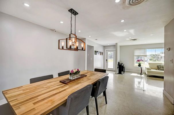 Dining room, Interior, Pendant Lights, Recessed Lighting