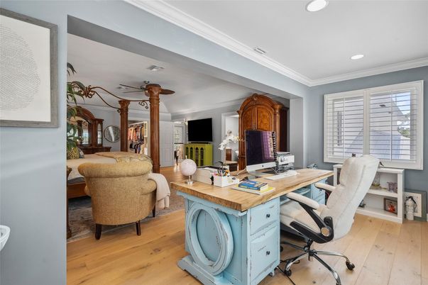 Home Office, Interior, Recessed Lighting, Wood Texture Flooring