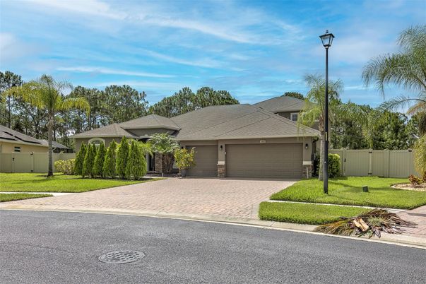 Attached, Exterior, Facade, Ranch