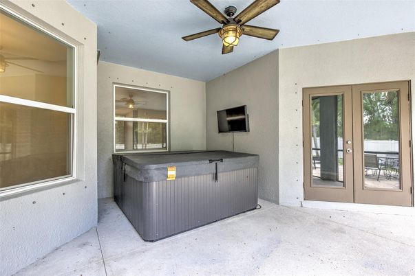 Exterior, Hot Tub
