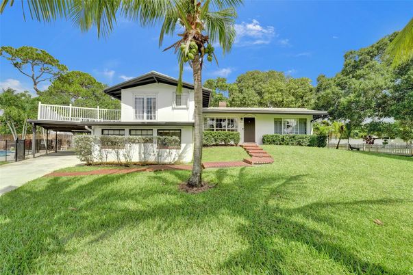 Backyard, Exterior, Facade, Ranch