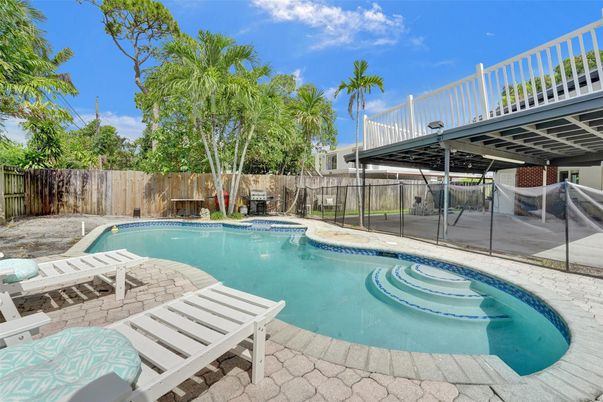 Exterior, Pool