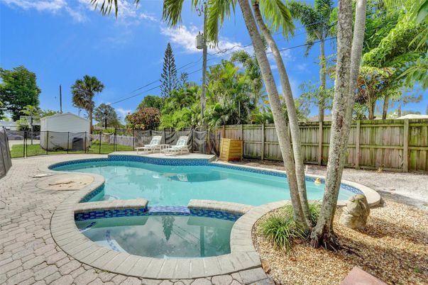 Exterior, Pool