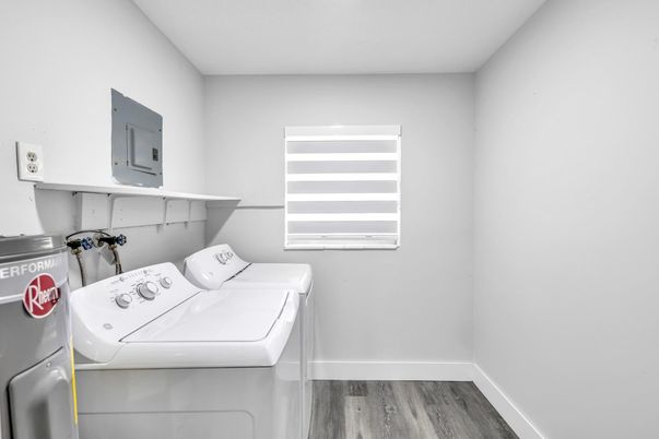 Interior, Washer, Wood Texture Flooring