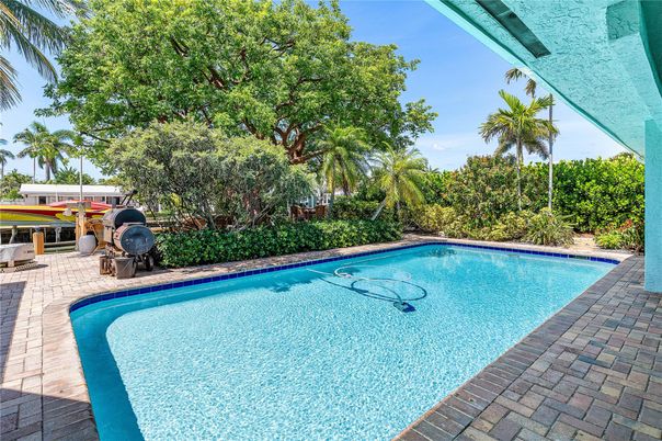 Exterior, Pool