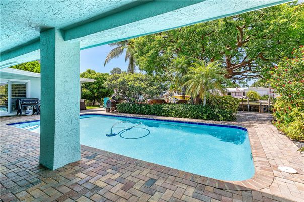 Exterior, Pool