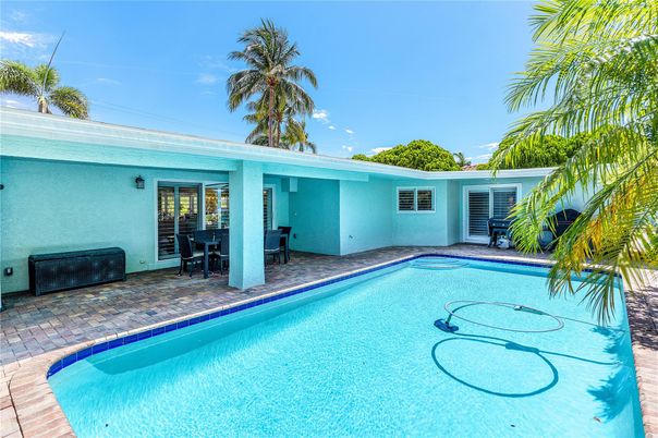 Exterior, Pool