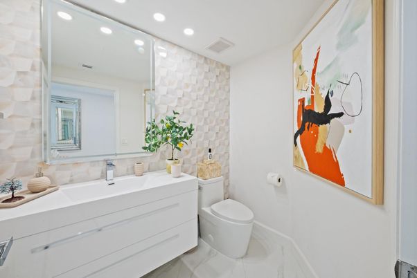Bathroom, Interior, Recessed Lighting
