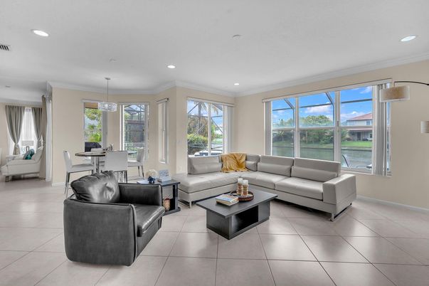 Dining room, Interior, Living room, Pendant Lights, Recessed Lighting
