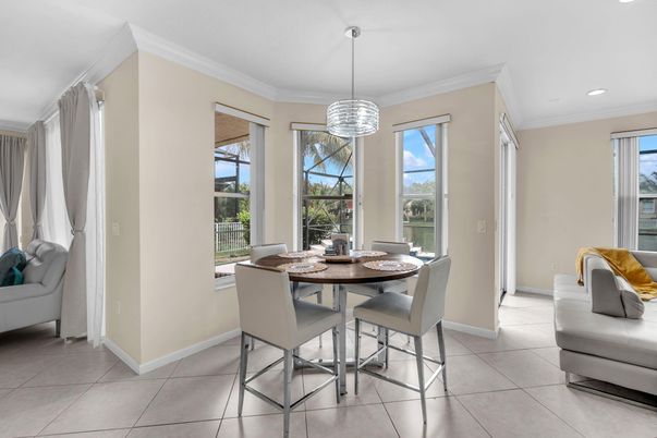 Dining room, Interior, Pendant Lights, Recessed Lighting, Water