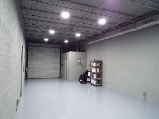 Empty room, Garage, Interior, Recessed Lighting
