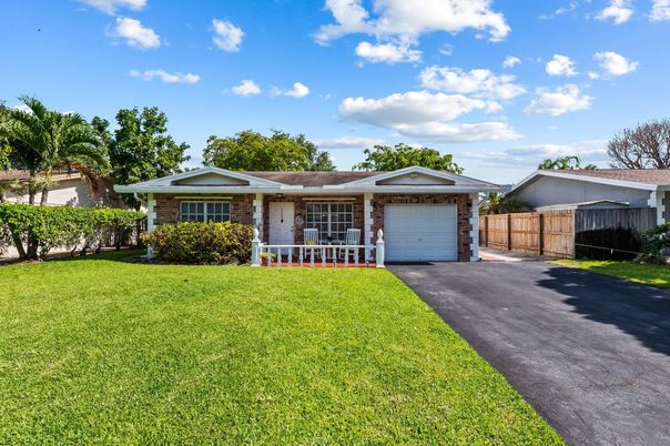 Attached, Backyard, Exterior, Facade, Brick Facade, Ranch