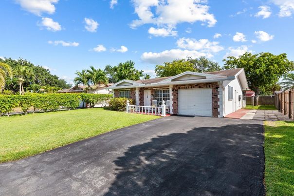 Attached, Backyard, Exterior, Facade, Brick Facade, Ranch