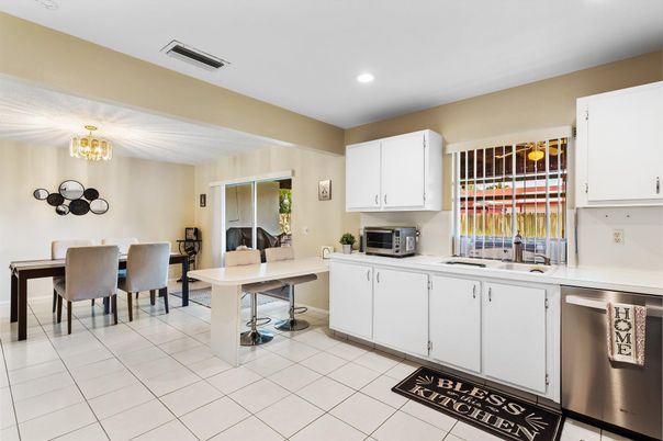 Dining room, Interior, Kitchen, Recessed Lighting
