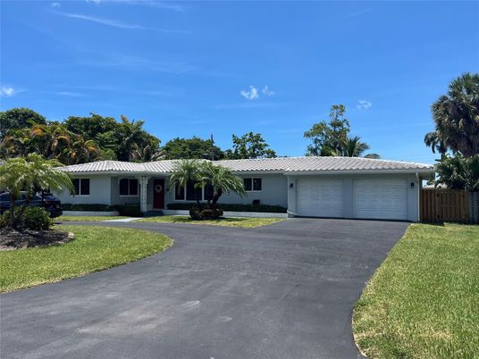 Attached, Exterior, Facade, Ranch