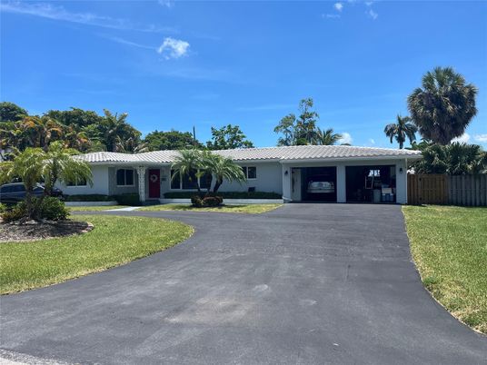 Backyard, Exterior, Facade, Ranch