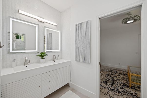 Bathroom, Dual Sink Vanities, Interior
