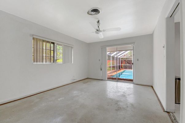Empty room, Interior