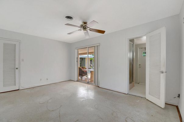 Empty room, Interior