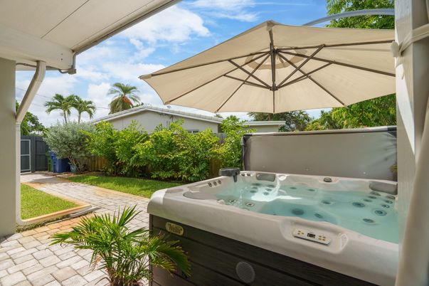 Exterior, Hot Tub