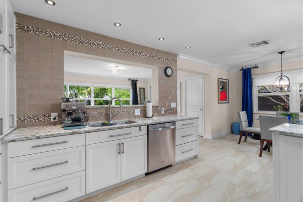 Dining room, Interior, Kitchen, Pendant Lights, Recessed Lighting, Stainless Steel Appliances