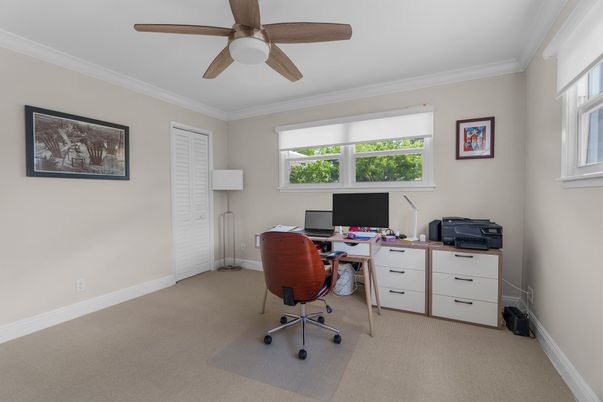 Home Office, Interior