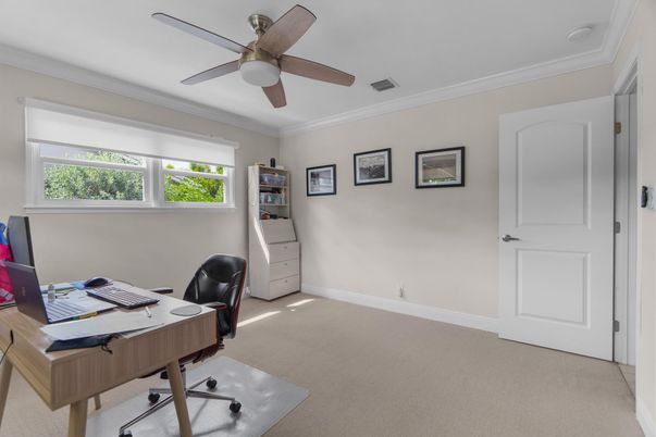 Home Office, Interior